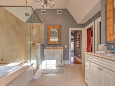 Posh Five Bedrooms Residence in The Hamptons Posh Five Bedrooms Residence in The Hamptons